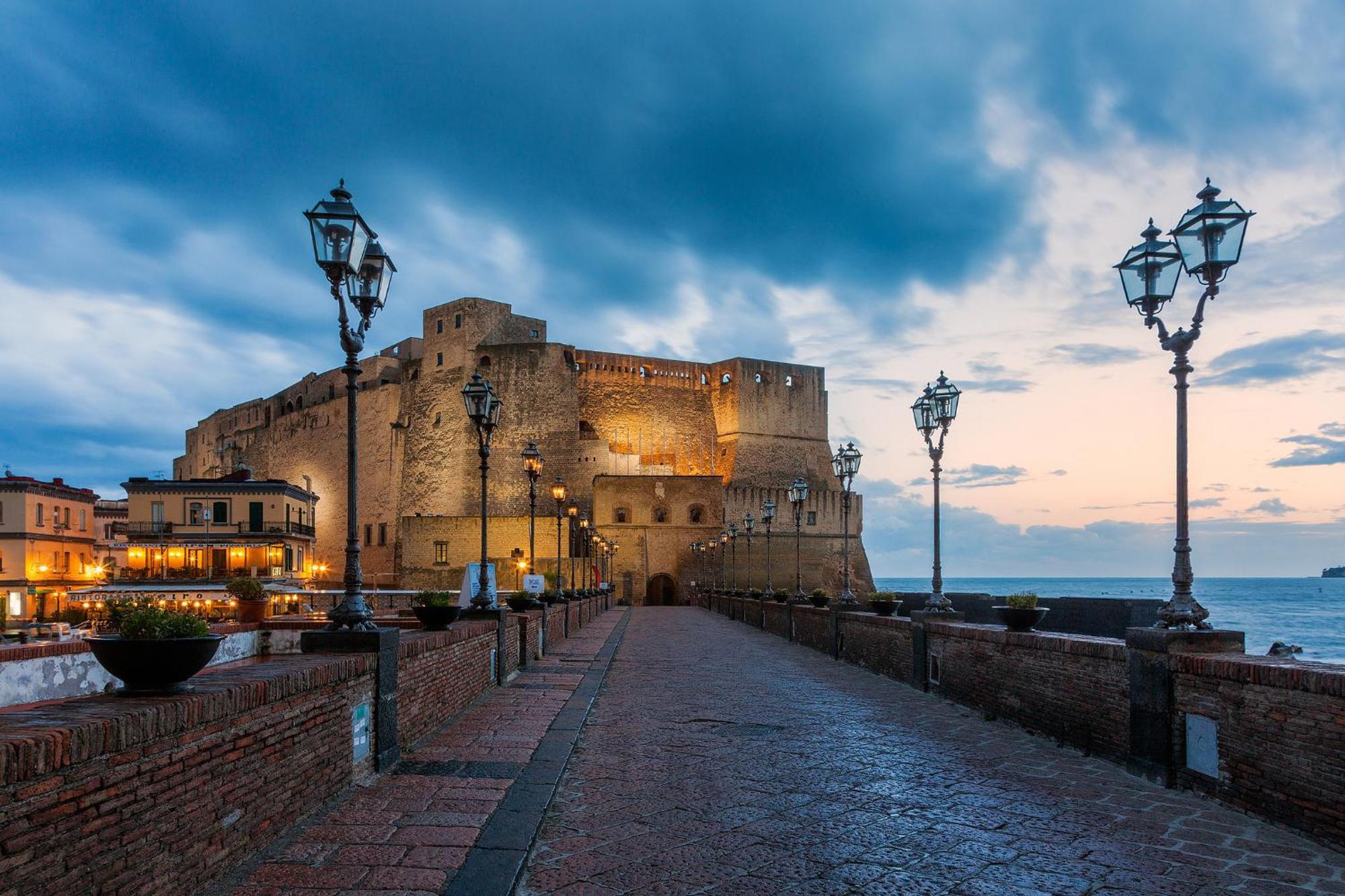 Lungomare Caracciolo Mon * Neapol